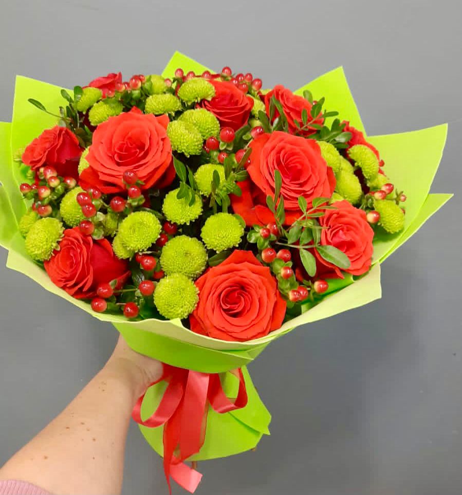 Букет цветов из: Хризантемы и Розы в Кочубеевском