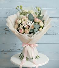 Букет цветов из:  Розы и Лизиантусы в Кочубеевском