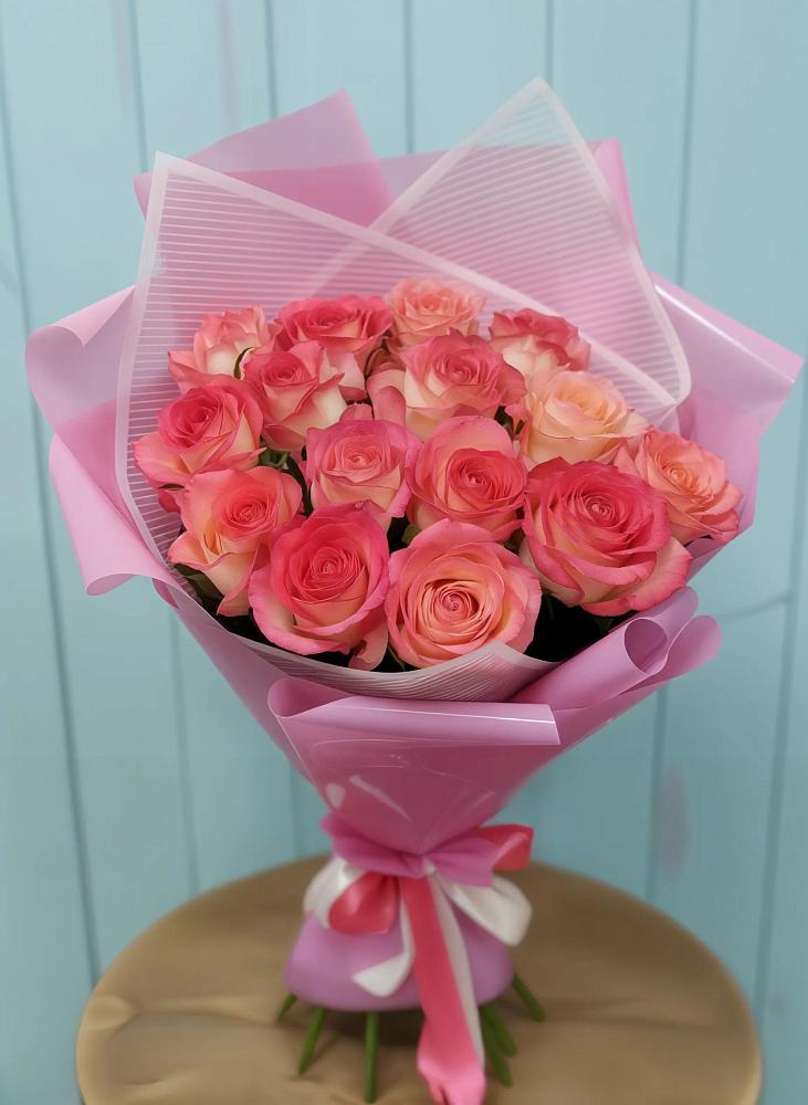 Букет 15 Розовых роз Равель в Кочубеевском