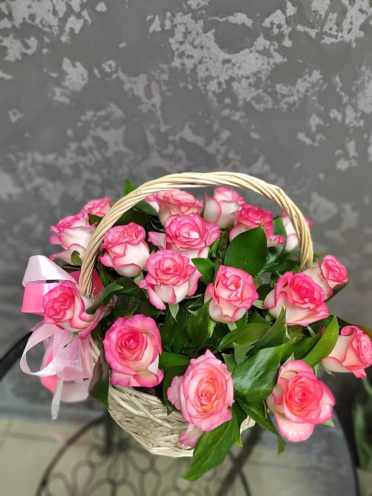 Цветочная композиция из Розы в корзине в Кочубеевском