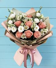 Букет цветов из:  Розы, Альстромерии и Лизиантусы #REPLACE_PRED# Кочубеевском
