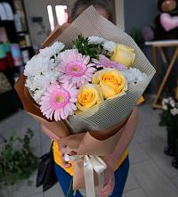 Букет цветов из:  Герберы, Розы и Хризантемы в Кочубеевском