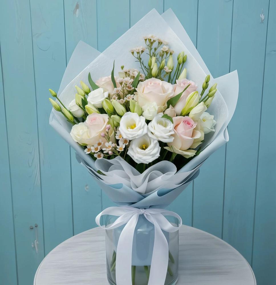 Букет цветов из: Розы и Лизиантусы в Кочубеевском