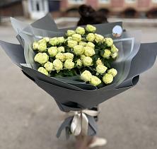 Букет Белые кустовые розы Солинеро в Кочубеевском