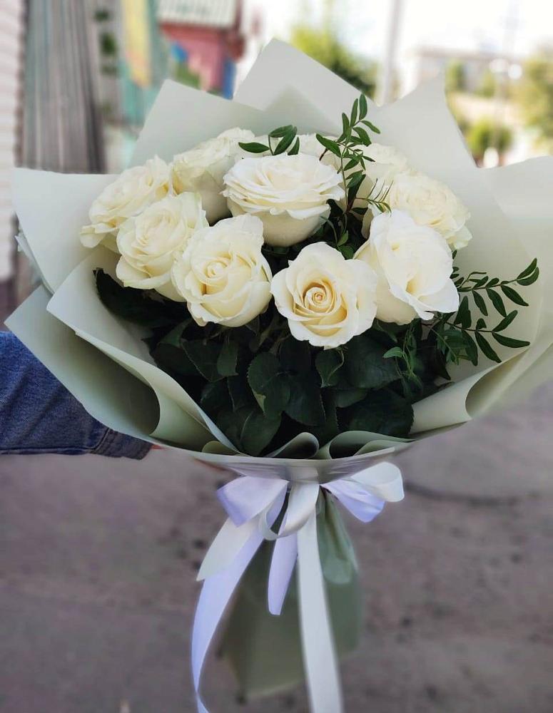 Букет Белые розы Проуд в Кочубеевском