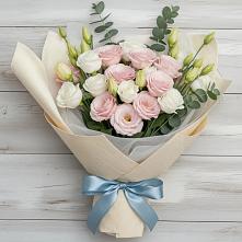 Букет цветов из:  Лизиантусы в Кочубеевском