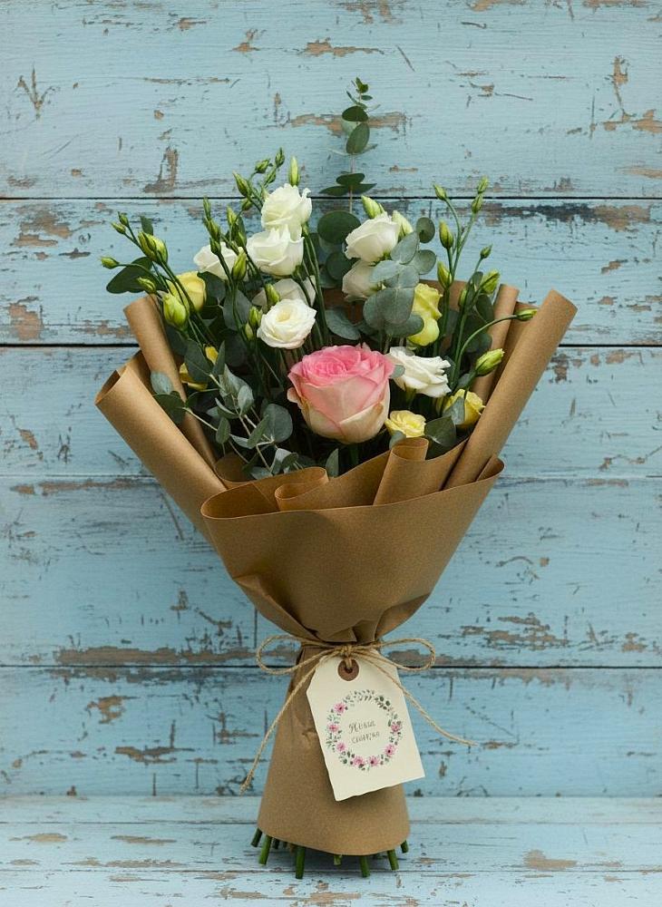 Букет цветов из: Розы и Лизиантусы в Кочубеевском