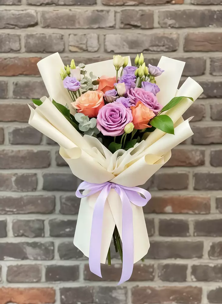 Букет цветов из: Лизиантусы и Розы в Кочубеевском