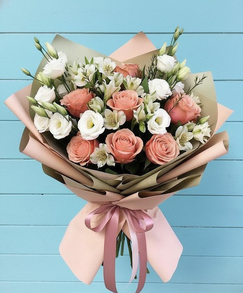 Букет цветов из: Розы, Альстромерии и Лизиантусы в Кочубеевском