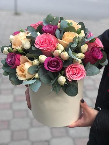 Цветочная композиция из Розы в шляпной коробке в Кочубеевском