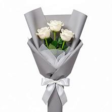 Букет 3 белые розы в Кочубеевском