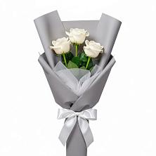 Букет 3 белые розы в Кочубеевском
