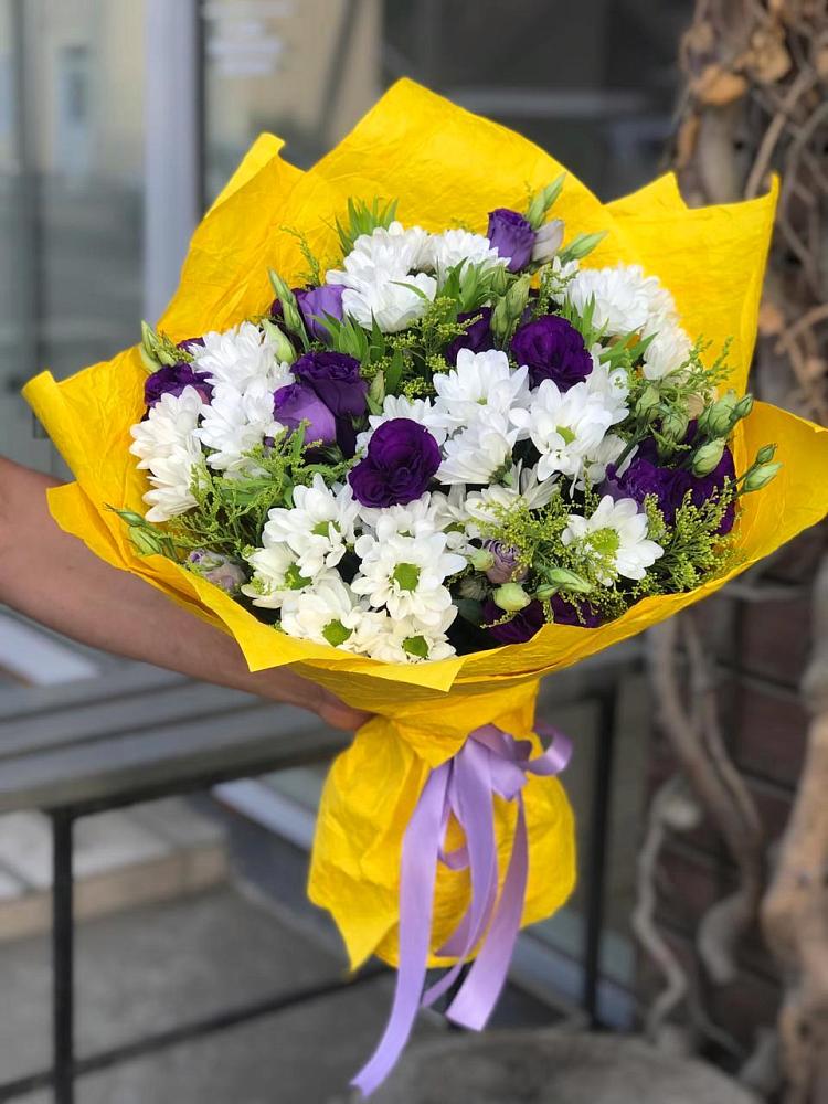 Букет цветов из: Ирисы, Хризантемы и Ромашки в Кочубеевском