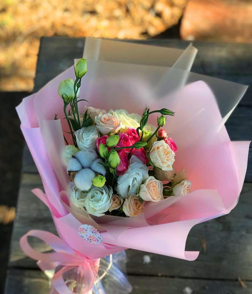 Букет цветов из: Розы и Лизиантусы в Кочубеевском