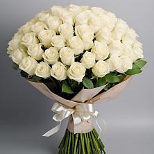 Букет 101 беля роза Белоснежка в Кочубеевском