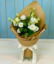 Букет цветов из:  Хризантемы и Лизиантусы #REPLACE_PRED# Кочубеевском