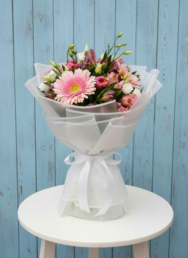 Букет цветов из: Герберы, Альстромерии и Лизиантусы в Кочубеевском