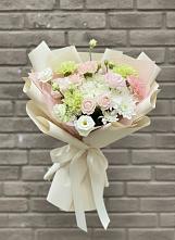 Букет цветов из:  Гвоздики, Розы, Лизиантусы и Хризантемы в Кочубеевском