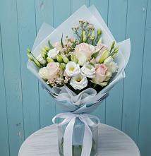 Букет цветов из:  Розы и Лизиантусы в Кочубеевском