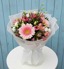Букет цветов из:  Герберы, Альстромерии и Лизиантусы в Кочубеевском