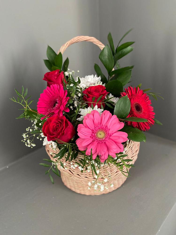 Цветочная композиция из Розы, Хризантемы и Герберы в корзине в Кочубеевском