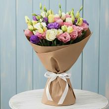 Букет цветов из:  Лизиантусы в Кочубеевском