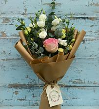 Букет цветов из:  Розы и Лизиантусы в Кочубеевском