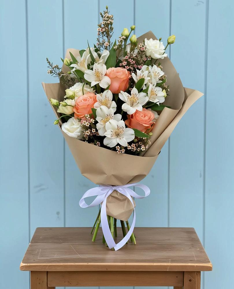 Букет цветов из: Альстромерии, Лизиантусы, Розы и Хризантемы в Кочубеевском