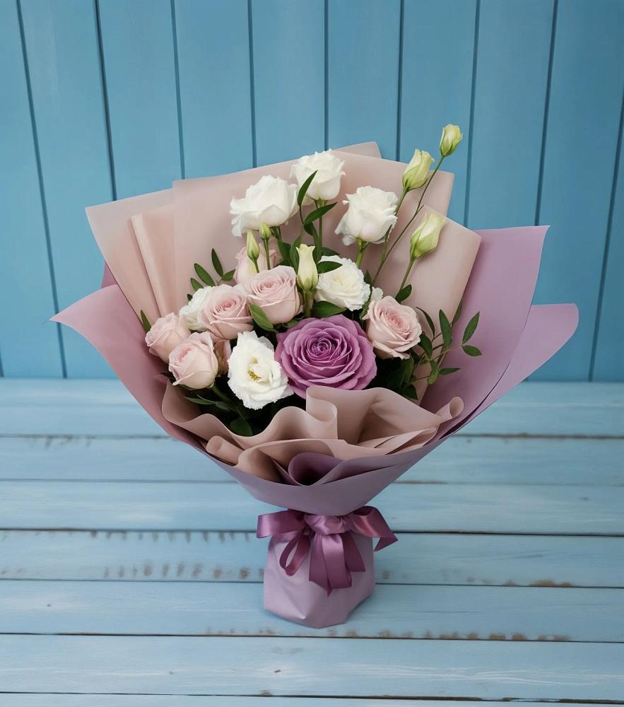 Букет цветов из: Розы и Лизиантусы в Кочубеевском